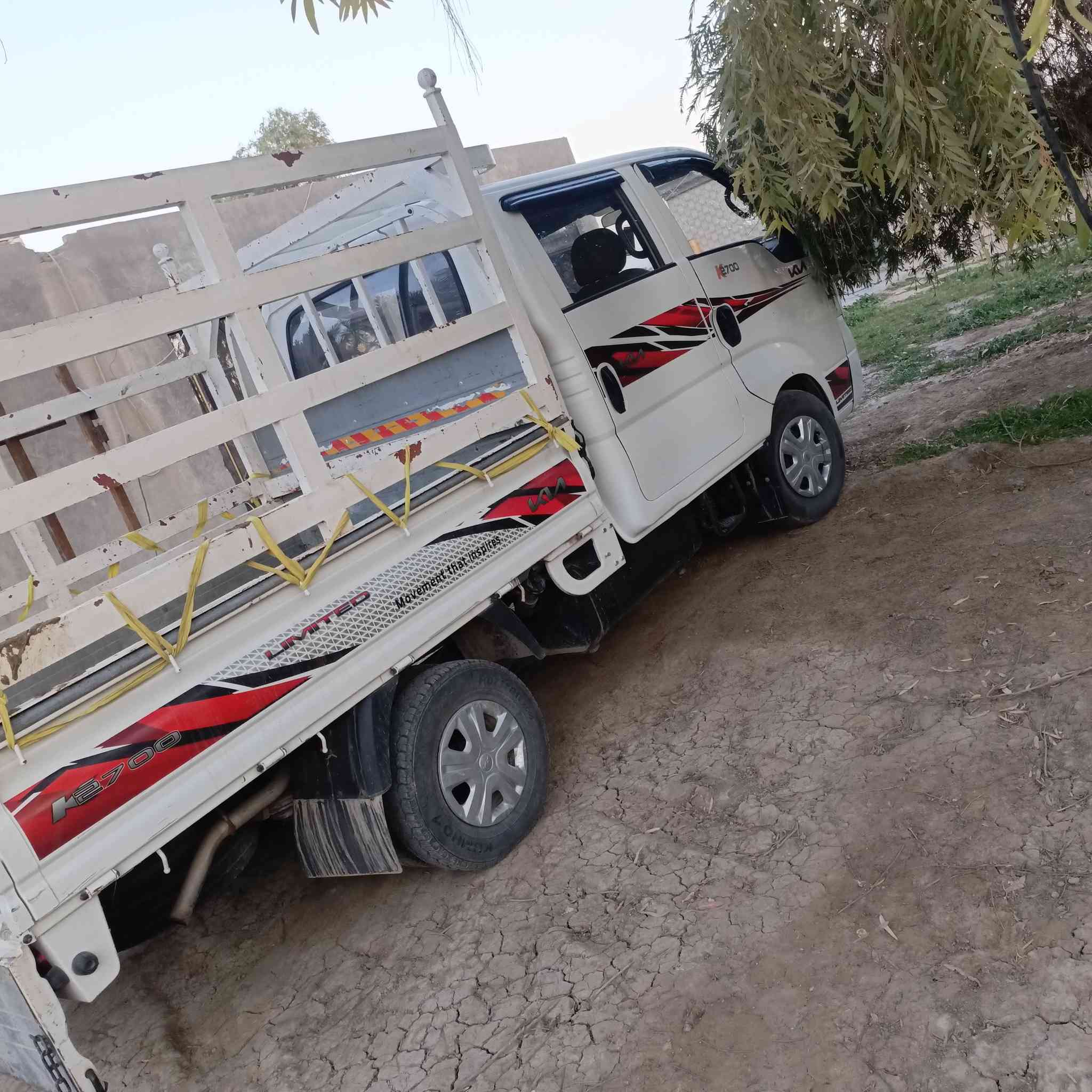 السلام عليكم سياره للبيع موديل2022 محرك 2700 كير محرك خير من الله سياره مال جناي بيه بل بنيد عفسه وبيه بل جه مال العبري الوره ضربه زغيره ومصلحه وباقي كفاله السعر 155وبيه مجال المكان طليعه الاتصال عل رقم ***********
