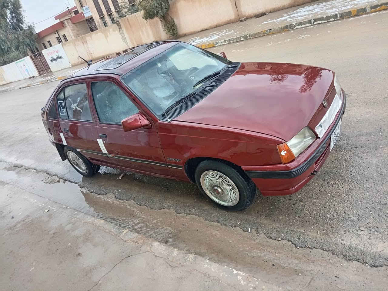 السلام عليكم اوبل كاديت 16موديل ٩١ رقم سنويه هزه جديده شرط التحويل محرك كير شرط كهربائيات كلها شرط ٥اطارات وبطاريه جديده استيرن باور اسلايت صبغ جماليه بدون ضرر بدون دواخل طخم جديد***********
