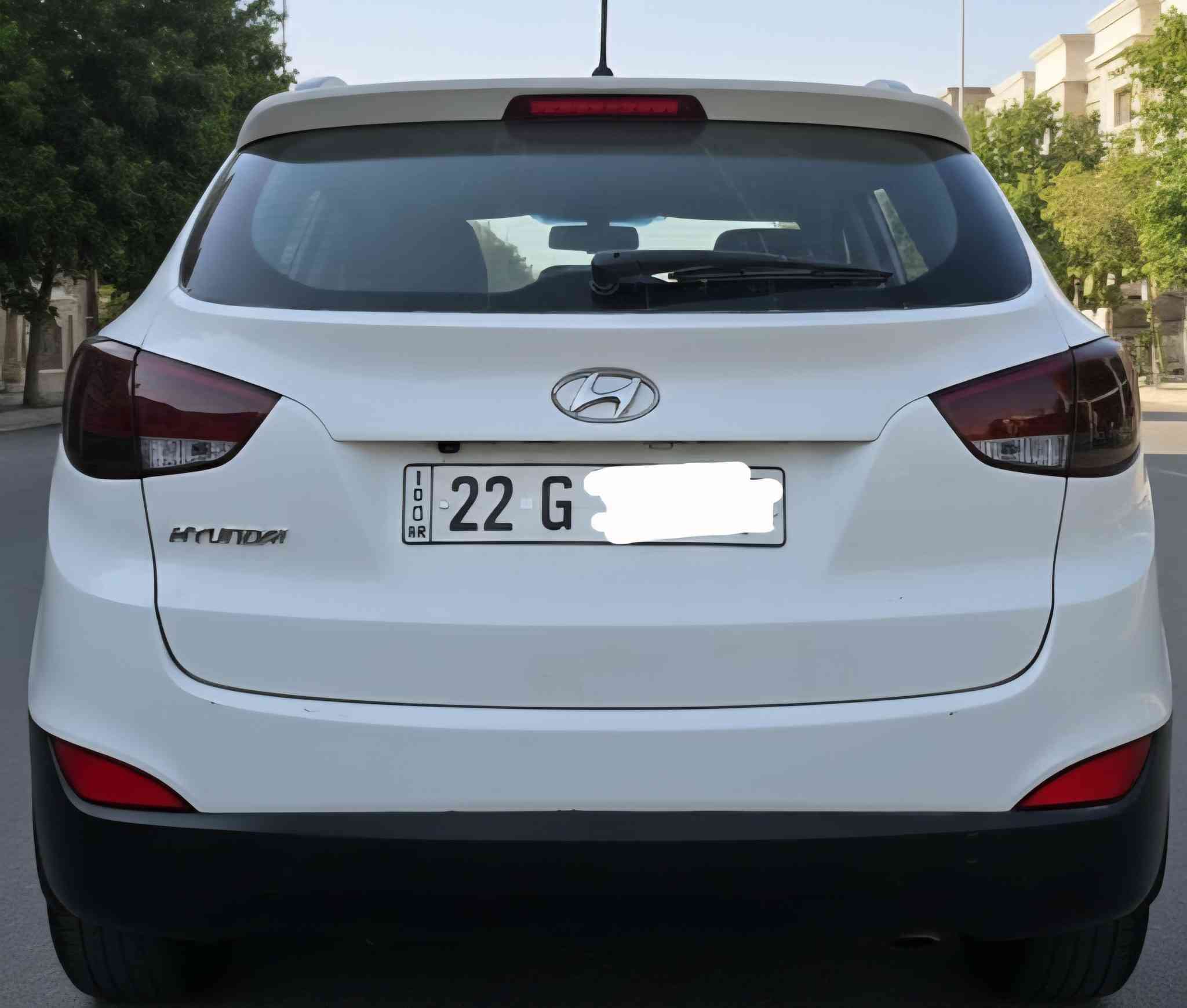 🚗 توسان خليجي 2013  مراوس بسيارة نفس السعر واذا اقل اخذ فرق ...
​الموديل: هيونداي توسان (Tucson)
​سنة الصنع: 2013
اللون :ابيض
​المنشأ: وارد خليجي
​المحرك: 2000 \text{ CC}
ماشية : 289 الف ...
​الحالة الفنية: المحرك والكير (ناقل الحركة) مضمونان.
​حالة البودي (الهيكل): مصبوغة "عام" 
​سبب الصبغ: تعرضت لحادث أدى إلى "جفّية" على جهة اليسار.
​ الشواصي واللغود "جيدة جداً" ولم تتأثر (بوضع الشركة).
​المزايا الإضافية: جميع الأجزاء تعمل بكفاءة ("كلشي بيهه شغال على آخر حبة").
​: رقم أربيل جديد، وهزة (فحص سنوي) جديدة، وسنوية  جديدة.
​السعر المطلوب:  (120$ ) وقابل للتفاوض.
التواصل ماسنجر ...
او ***********
