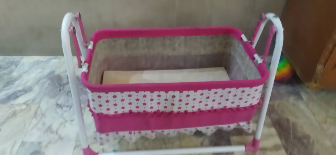 السلام عليكم من رخصه صاحب الكروب غراض للبيع استعمال كلش نظيف مبردات إثنين جدد استعمال شهر واحد للاتصال ***********حله ورديه داخل
