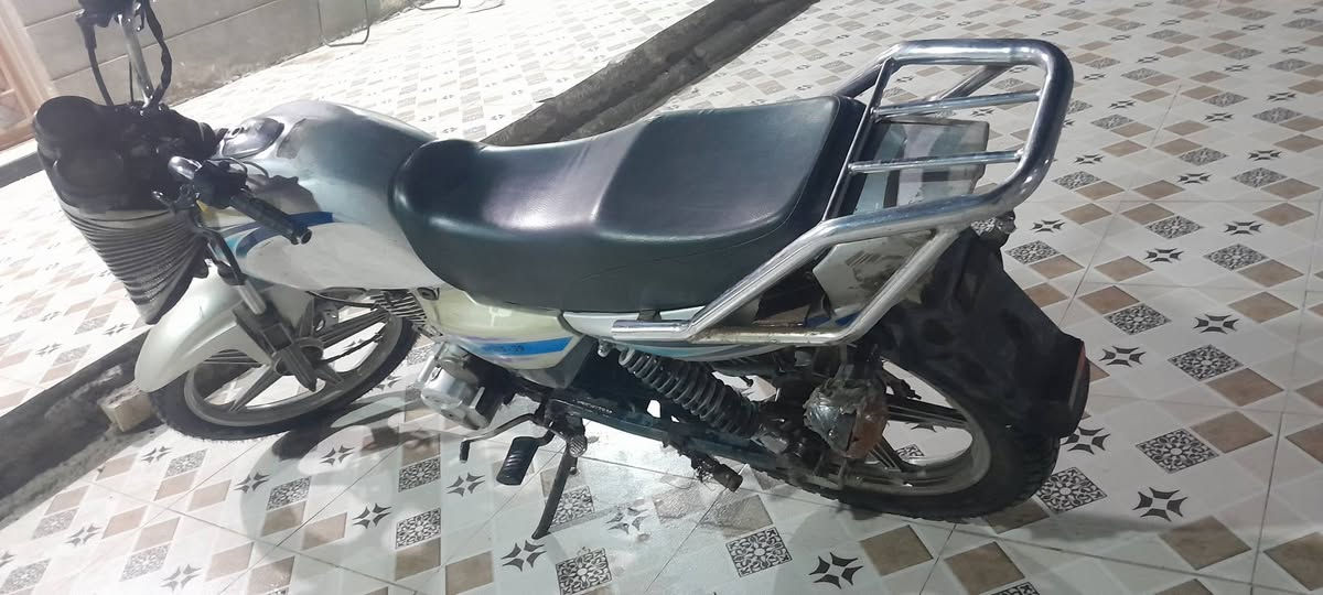 دايون للبيع ١٨ ارواق اصولي 
يرادلها بس كهربائيات محرك ناعم نضيف 

مكاني منطقه الحر رقم *********** 

سعر 550
