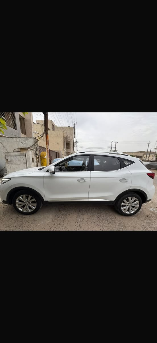 سلام عليكم Mg ZS موديل 2022 رقم بغداد تحويل ثاني يوم كاملة و مابيها اي نقص و مكفولة فقط فيها اصبع بارد بلباب ورا السايق تكحيل على كد الشخط و تكحيل بلدعامية الاماميه فقط الباقي كله مكفول من فتح و صبغ ماشية قليل جداً 19 الف يعني زيرو بموديلها ال لون الابيض المرغوب مواصفاتها شاشة و كامرة خلفية و بصمة و حساسات خلفيه  و معروفة فئة الستندر و محركها 4 سلندر 1500cc مكاني بغداد السعر  125$ و بي مجال انشاءلله للتواصل ***********
