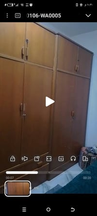 كنتور ٦ بيبان طابقين شغل نجار وميز تواليت  وكومدي عدد ٢ مستعمله ونضيفه...