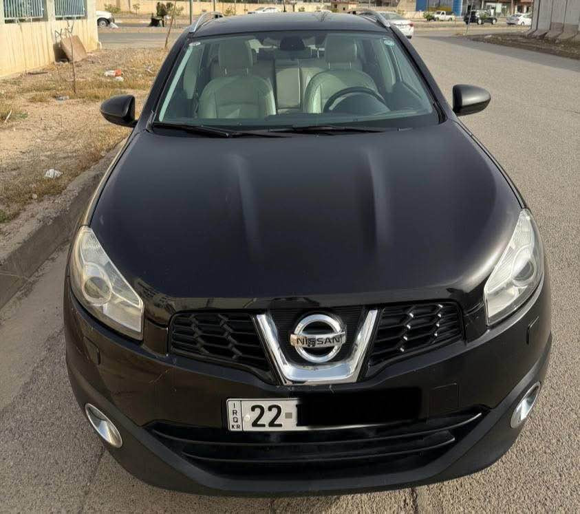 نیسان قشقای2011 LE
فول مواصفات 
سفری شركةى سردار یەک دەستە .
دەبڵ گیر CVT أوتوماتيك و 
گير عادي، سەقف پانۆراما،
 کوشن جلد و هیتر، دەبڵ اکسل،
 ٥ ویل کڕۆمی بیلادی،
 تسجیل٦ سیدی بیلادی، 
بصمة و شغال، سوکان ڤۆلیۆم و
 تحدید سرعە، بخاخي غسلي لايتي پێشەوە
، حساسي دواوة، ٦ پەراشووت، بلاجکتور ،
 تبرید مرکزی، یەدە و تلیشە نیکل بیلادی. 
٥ پەردەی بیلادی لەگەلە. 
١٧٠،٠٠٠ کم ڕۆیشتووە.

بێ لێدران بێ بۆیاغ
گیرو مەکینە بیلادی بەشەرت، ٤ تایەی نوێ لەسەرە.
زۆر بەجوانی و پاکی ماوە
واتس اب- *********** أربيل, العراق
