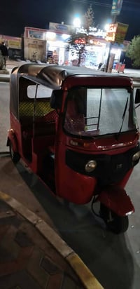 تكتك للبيع وكيلها شاكر موديل 17 السعر 3 ملايين و400 07726735659