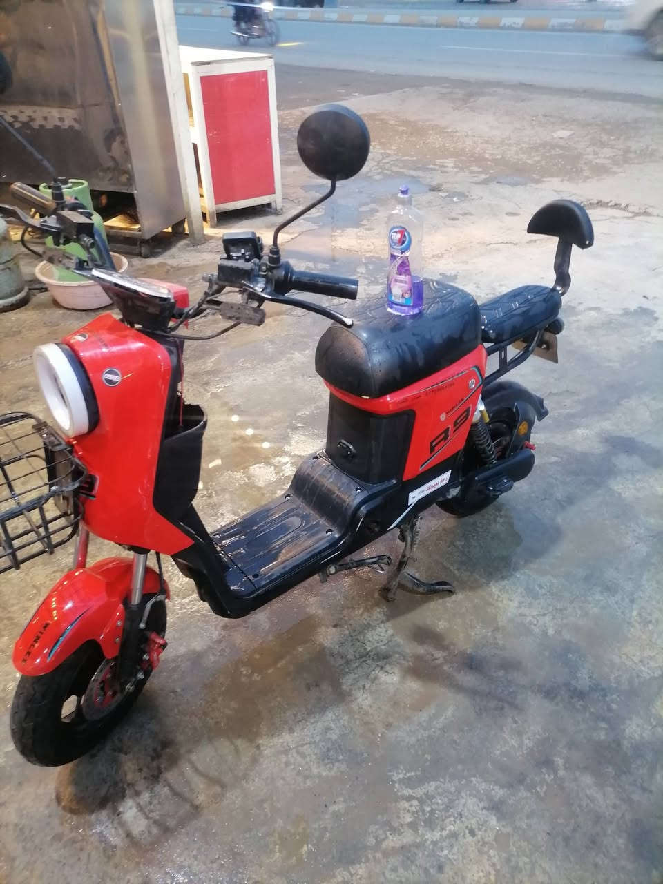 سلام عليكم دراجه ار 9 للبيع مناقصهه اي شي كلشي شغال لايت عالي ناصي اشاير بطاريات كامله مناقصهه شيي كلشي كلشي شغال مجرد تجي تشغل وتمشي  مجرد الشاشه الأكار نكسر للستفسار الأتصال على الرقم او خاص ***********
