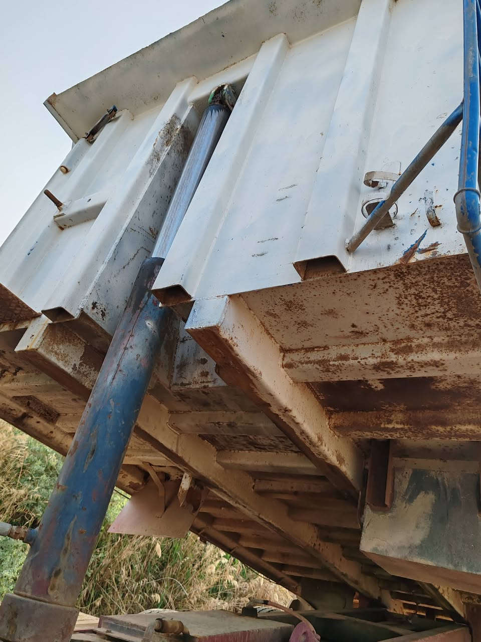 بدي مايلر للبيع طوله 5 متر نضيف كاعيه نضيفه شرط السعر 28 ورقه وبيه مجال بسيط مكاني ذي قار الشطره  ***********
