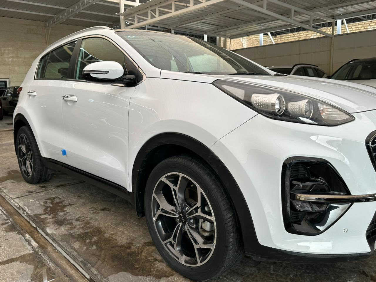 تحيه طيبه الاخوه الأعزاء سبورتج ٢١ جيتي لاين جديده جدا فول موصفات بصمه بنراما صندوق كهرباء كشنات جلد كهرباء السياره مكفوله كفاله عامه من الصبغ والضربه والتبديل والبارد
ماشيه ٣٨ اللف كيلو رقم بغداد الجديد ابسمي محرك ٢٠٠٠ دوش 
مكانها بغداد العامريه اوالبياع 
السعر 219 قفل 
***********
