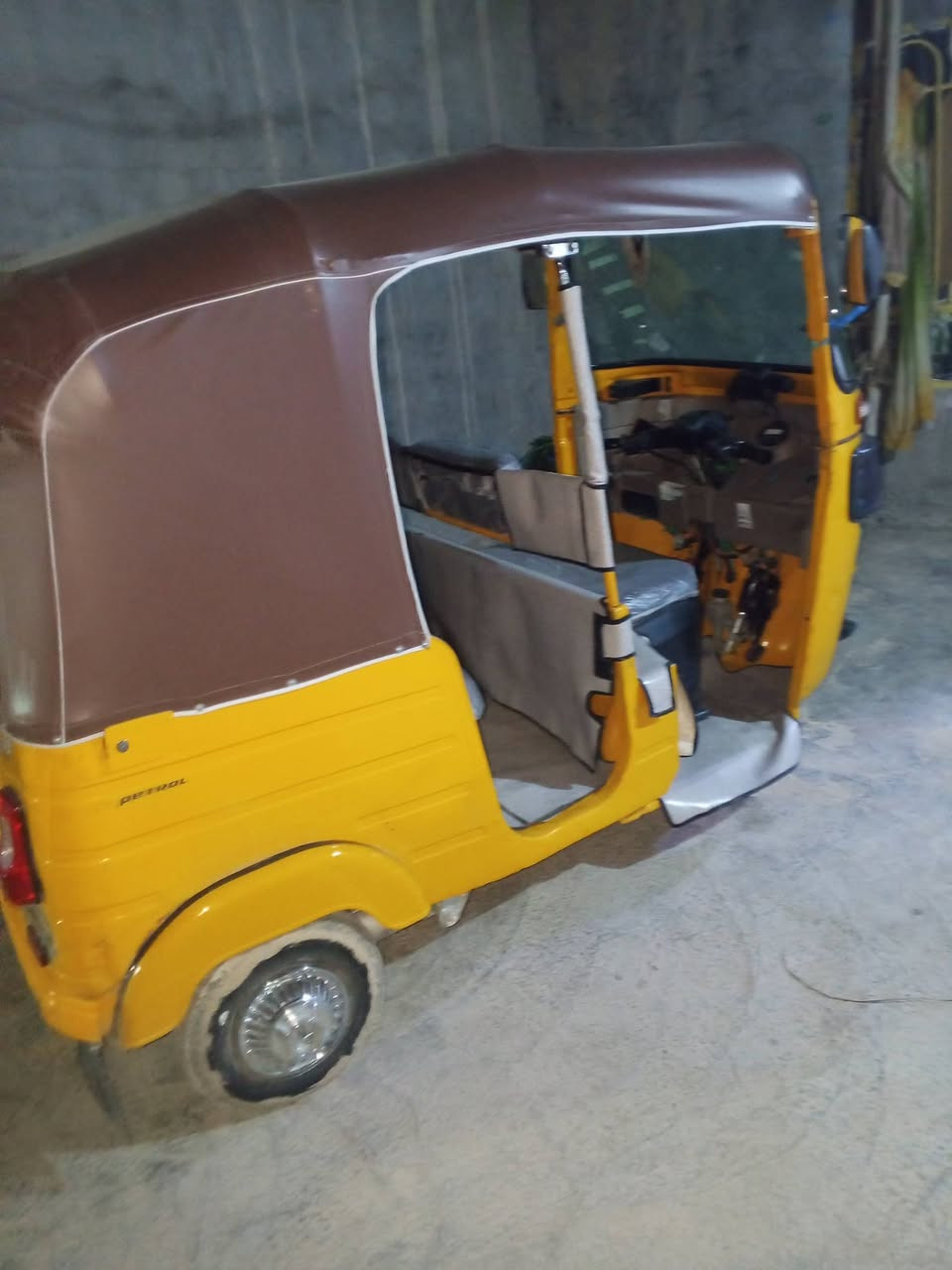 السلام عليكم تيك تيك للبيع موديل 19 اوراق وصولي المصطفى شهر السابع السعر 5 و200 وبيهالللشرايه مكاني بابل شوملي هذا رقم التلفون*********** وهذا رقم التلفون بس الدوس معمره
