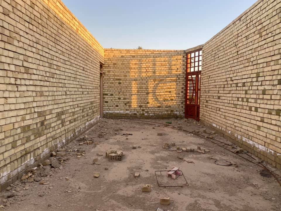 بيت طابو زراعي سند ٢٥ وبيه إقرار محكمة ، للبيع بـ ٦٥ مليون دينار عراقي.
مساحة الأرض ٤٥٠ متر مربع.

مساحة البناء ٢٠٠ متر مربع ، بناء درجة أولى رفت وطابوق ، هيكل بدون سقف ، يحتوي على براني كبير وصالة كبيرة ومطبخ وغرفتين ...

#الموقع :- النجف الأشرف / ناحية العباسية / مركز الشرطة - منطقة الشوافع - قرب البرج العالي للإتصالات على الشط …

للإستفسار الإتصال على الرقم *********** أو الدخول على الخاص …

• موقع البيت على خريطة الگوكل ..

‏https://maps.app.goo.gl/smmjmDQFgZcwqbR29?g_st=ic
