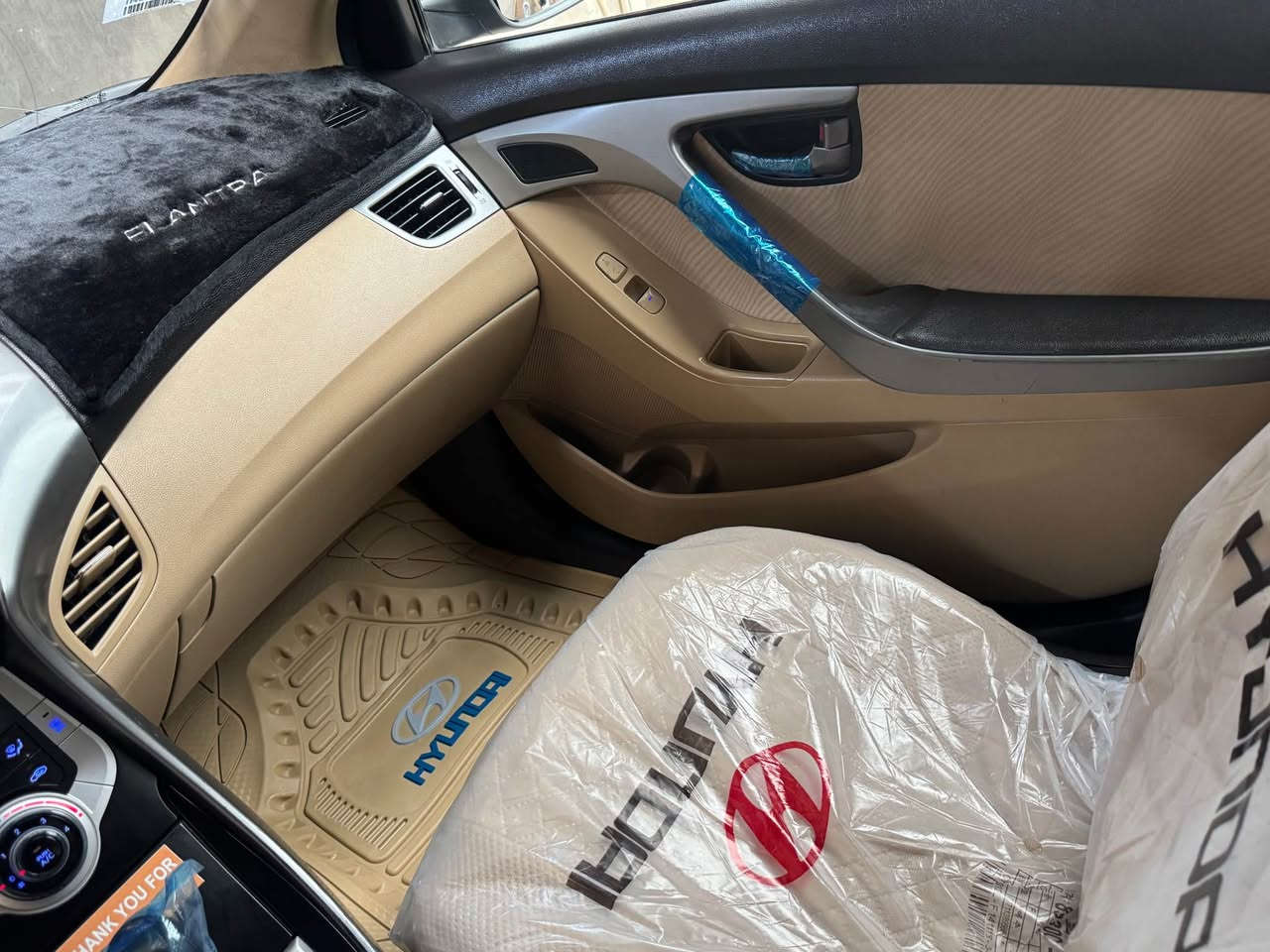 السلام عليكم 
النترا 2012 وارد امريكي حادثها بسيط فقط بنيد وراجع نفسه بدون دواخل ولا تبديل ولا صبغ
كير مكينه جدد حداديه 80‎%‎ سياره كلش حلوه ومرتبه وماعايزه شي 
السعر 98 وبيها مجال 
مكان السياره بابل 
للاستفسار/ *********** المحاويل, بابل
