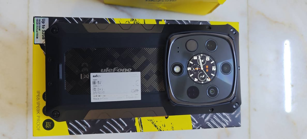 للبيع وحش المهام الصعبة - Ulefone Armor 28 Ultra (النسخة الحرارية) بحالة الزيرو مع كامل ملحقاته
الوصف:
للبيع جهاز Ulefone Armor 28 Ultra Thermal Edition، أقوى هاتف مدرع في العالم حالياً. الجهاز استخدم لمدة أسبوع واحد فقط (تجربة)، وهو بحالة الوكالة (نظيف جداً 100%) مع كامل الملحقات الإضافية التي تم شراؤها بشكل منفصل.
أولاً: مواصفات الجهاز (العملاق):
المعالج: MediaTek Dimensity 9300+ (بمعمارية 4 نانومتر)، أداء جبار للألعاب الثقيلة والبرامج الهندسية.
الذاكرة والتخزين: رام 32GB (16GB أساسية + 16GB توسعة نظام) مع ذاكرة داخلية ضخمة 1TB (UFS 4.0) الأسرع حالياً.
الشاشة: AMOLED بحجم 6.67 بوصة، تردد 120Hz، وسطوع هائل يصل إلى 2200 nits (واضحة جداً تحت شمس بغداد).
الكاميرا الحرارية: مزود بمستشعر ThermoVue Pro المتطور بدقة عالية، يكشف التسريبات والحرارة من مسافات بعيدة بدقة مذهلة.
نظام الكاميرات: * رئيسية: 50MP بمستشعر Sony IMX989 (حجم 1 بوصة) - تصوير سينمائي.
رؤية ليلية: 64MP تصوير في الظلام الدامس بوضوح تام.
واسعة جداً: 50MP.
البطارية والشحن: بطارية ضخمة 10,600mAh تدعم الشحن السريع جداً 120W (يشحن بالكامل في وقت قياسي) وشحن لاسلكي 50W.
المتانة: ضد الماء، الغبار، والصدمات بمعايير IP68/IP69K و MIL-STD-810H.
ثانياً: الملحقات الإضافية المرفقة (Full Kit):
ناظور الفحص (uSmart Endoscope E01): كاميرا مرنة تربط بالجهاز مباشرة لفحص الأماكن الضيقة والأنابيب.
قاعدة الشحن اللاسلكي السريع (50W Stand): قاعدة أصلية من Ulefone تدعم أقصى سرعة شحن لاسلكي مع تبريد ذاتي.
غلاف الحماية (Original Case): كفر إضافي للحماية القصوى مع مشبك للحزام.
الكرتون وكامل أغراض الوكالة: الشاحن الأصلي 120W، الكيبل، والكتيبات.
ملاحظات البيع:
السكن: بغداد. الصليخ
***********
السعر 900 دولار 
الحالة: مستخدم أسبوع (بشرط النظافة)، لا يوجد فيه أي شخط أو ملاحظة.
