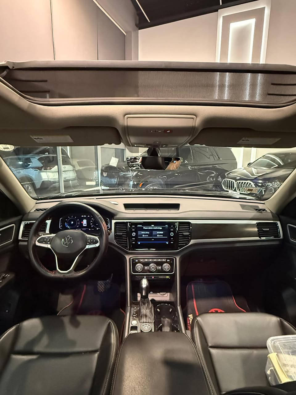 VOLKSWAGEN ATLAS, SE
موديل:2023
ماشي:٣٠ الف مايل
سلندر :٦سلندر

فولكس واكن اتلس 4Motion
فاملي ٧ راكب
فقط نص باب صبغ بدون ارباك ولا ارباك.

سعر:265$🔥

مواصفات:فول مواصفات 
اللون / م"اسود ، دواخل لون اسود وكاربون و مطعم قهوائي  
فول مواصفات ، فور ويل درايڤ دفع رباعي ، سقف پانوراما ، صندوق كهربائي ، بصمة و دخول ذكي ، تشغيل عن بعد ، لايتات ليد بالكامل ، كشنات جلد و كهرباء وميموري ، ستيرن هيتر ، كشنات تدفئة وتبريد ، حساسات امامي خلفي ، رادارت ٣٦٠ ، نظام مانع اصطدام خلفي وامامي ، نظام كشف النقطة العمياء و منع الخروج عن المسار ، عداد سرعة ديجيتال ، شاشة كبيرة وكاميرا ، شاحن موبايل وايرلس ، ومواصفات اخرى كثيرة

***********
***********

1V2KR2CA0PC556380
