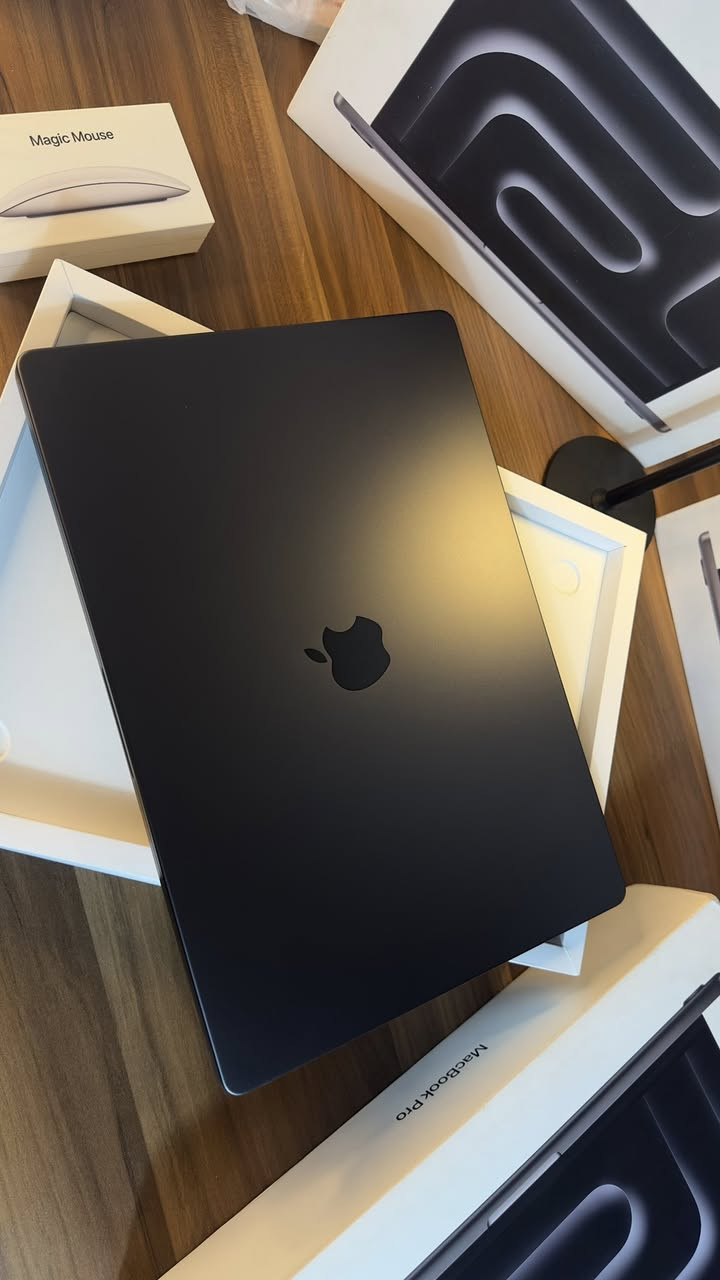 حتة النظر مُكلف😎💙🔥
‏macbook pro m4 pro 
16 inch
Ram 24 
Hard 512 
لون بلاك،،شرق اوسط عربي 
شباب الماك اوبن بوكس جديد ما مستخدم ابد
مشحون 3 مرات فقط. 

للطلب والأستفسار ارسال رسالة 

قناه التلي انشر بيها ماكات انظموا الها
https://t.me/Appllle_Product

تيك توك
www.tiktok.com/@wolf.wiq
انستا
https://www.instagram.com/wolf.wiq/profilecard/?igsh=MXdpZG5maTQ5N3p1ZA==


**إذا كنت صاحب هذا الإعلان وتريد حذفه لأي سبب، رجاءا أرسل رسالة إلى الدعم الفني**