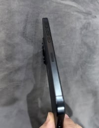 ايفون 15 بروماكس ذاكره 256 بحاله ممتازه شخط مابي لون نيلي شرط الفحص قب...