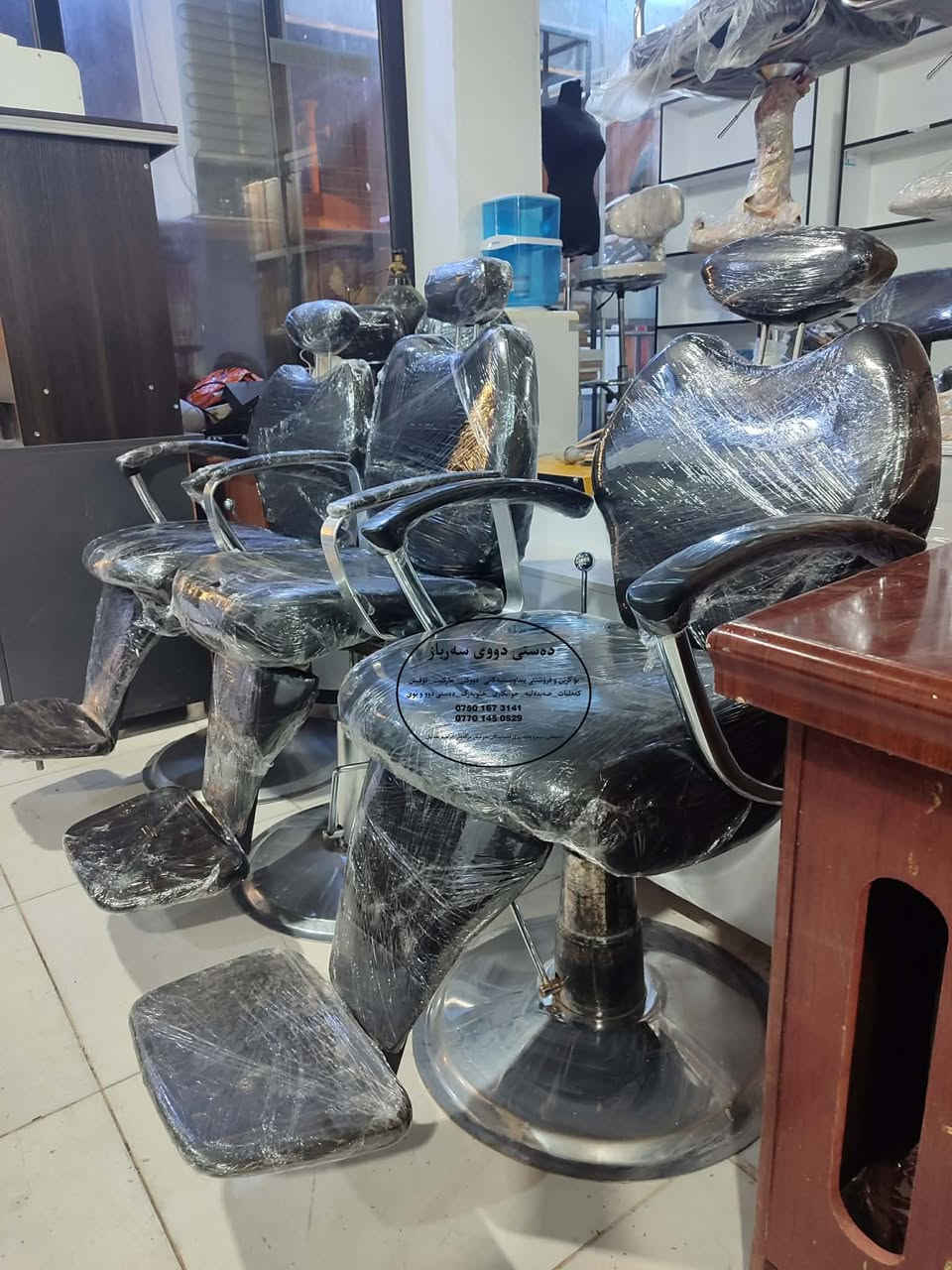 ٣  کورسی سەرتاشخانە دەستی دوو وەکو نوێ هەموو شتێکیان مەزبووت،شوێن سەروچاوە 
***********/***********
