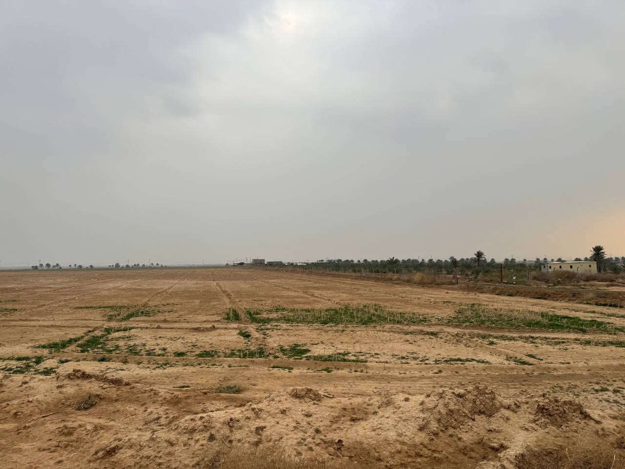 السلا عليكم
10 دونم للبيع 

موقعهن بغداد بوب الشام

طابو زراعي سند 25 

خدمات كاملة

كهرباء، ماء، مشروع إروائي، ومشروع بزل+مقابيل الارض مجمعات سكنية

تبعد التبليط حوالي 200 متر فقط

مناسبة للاستثمار، التقطيع، والبناء

تنفع لبناء الجملونات

للتواصل مباشرة مع مالك الأرض:

***********
