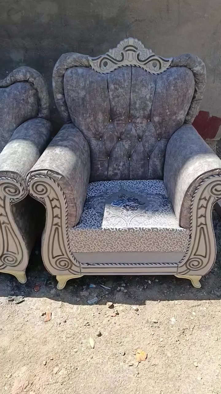 ***********  تخم ملكي أبو التاج الثقيل شخط مابيه حيل نظيف محد كاعد عليه
١٠ نفرات الإسفنج مالته مميز ضغط وخشب قوي واكو توصيل الي باب بيتك عدنه توصيل
