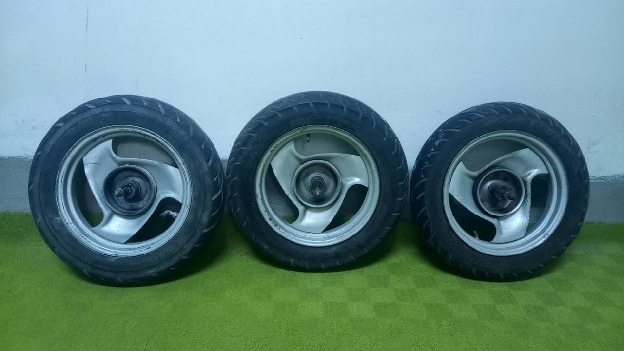 متاح 3 تايرات مال دراجة ياماها مستعمل قليل النضافة كدام العين السعر 50الف كلهن الشراي يراسلني خاص.


**إذا كنت صاحب هذا الإعلان وتريد حذفه لأي سبب، رجاءا أرسل رسالة إلى الدعم الفني**