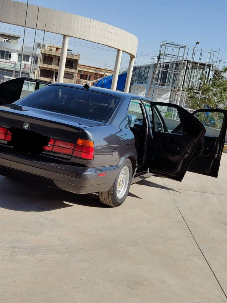 سەرەتا بەناوی خوای گەورە بیئێم 525 بیلاد کەپس مۆدیل 93 گێرو محرک بەشەرت تەبرید کوشن جلد سوکان ڤۆلیوم دەبل ئێرباگ تایەو ویلی لۆکە بەڵام دەبڵەکانی تەقیوە سێرفزی عامی بۆ کراوە سەیارەکە ماڵی خۆمەو هی مەعرەز نیە بۆ‌ زانیاری زیاتر پەیوەندی بکەن *********** كركوك, العراق
