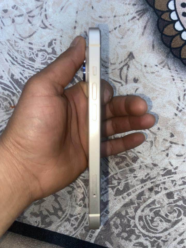 ايفون 14 عادي شرق اوسط نظافة فول ٪؜100 مكفول من كلشي البطارية بلاديه 89 السعر جوه السوك 550 الف وبي مجال  ***********
