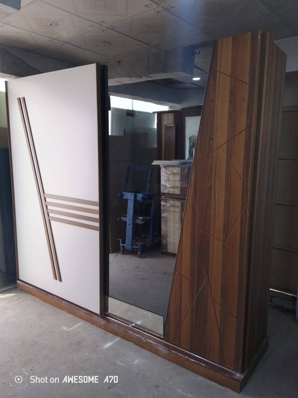 🚨 فرصة مميزة بأربيل 🚨
🛏️ غرفة نوم مودرن وفخمة جدًا
✨ تصميم حديث (خشب + أبيض) مع ظهر مبطن مريح وأنيق
💎 نظافة 100% — جاهزة للاستخدام
📦 كاملة مع: ✔️ كومدينات مرتبة
✔️ تفاصيل راقية تضيف فخامة للغرفة
💰 السعر: 350 ألف فقط (لقطة بهيج تصميم!)
📍 أربيل
🔥 اللي يدور على غرفة مودرن ونظيفة، هاي فرصته
🚨 السعر مقابل الشكل والجودة يعتبر فرصة
📩 راسل خاص قبل لا تنباع


**إذا كنت صاحب هذا الإعلان وتريد حذفه لأي سبب، رجاءا أرسل رسالة إلى الدعم الفني**