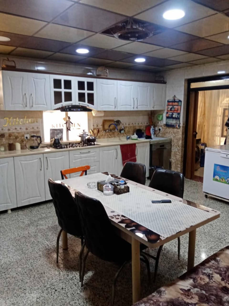 بيت للبيع حي دوميز فئة Bمطور مساحة البيت 300 واجهة 12البيت جدا نظيف ومصروف علي واحلا من الصور طابق واحد كراج  حديقه اماميه وحديقه خلفيه وغرفتين واستقبال ومطبخ وصحيات ومخرن بلبيتونه وسعره مناسب للاستفسار الاتصال على الارقام
***********
***********.
