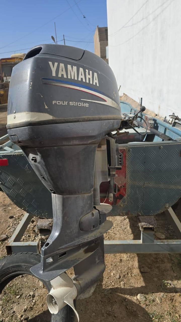 السلام عليكم
زورق جاهز 
محرك ٤٠ حصان ياماها
مامفتوح
مع طراده حديد ٥ متر
مع عربانه
السعر ٣ ملاين
رقم الموبايل 
***********
