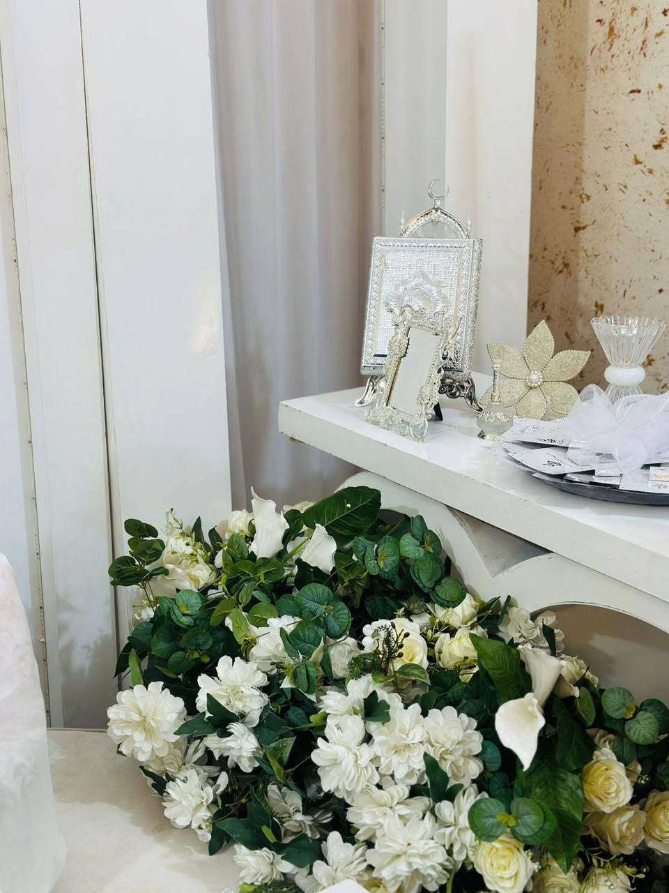 عروسات شهر ٥ انتبهو!*  

بقى عندنا موعد واحد فارغ الاسبوع الجاي لكوشة عرس فخمة وبسعر مناسب 💍✨  
نشتغل كوشات [مودرن/كلاسيك/بالورد الصناعي والطبيعي] وننفذ اي فكرة تجيبونها.

📸 شوفو شغلنا بالصور والفيديو  
📍 نغطي  بعقوبة  كنعان والخالص والمقدادية وباقي مناطق ديالى  
📲 للحجز والاستفسار واتساب: ***********

العدد محدود حتى نحافظ على جودة الشغل. احجزو قبل لا يروح الموعد!  
#كوشات_ديالى #اعراس_ديالى #كوشة_عروس_ديالى #تنظيم_حفلات_ديالى
