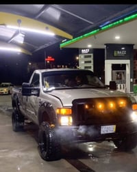 ٨ سلندر • بنزين • اوتوماتيك