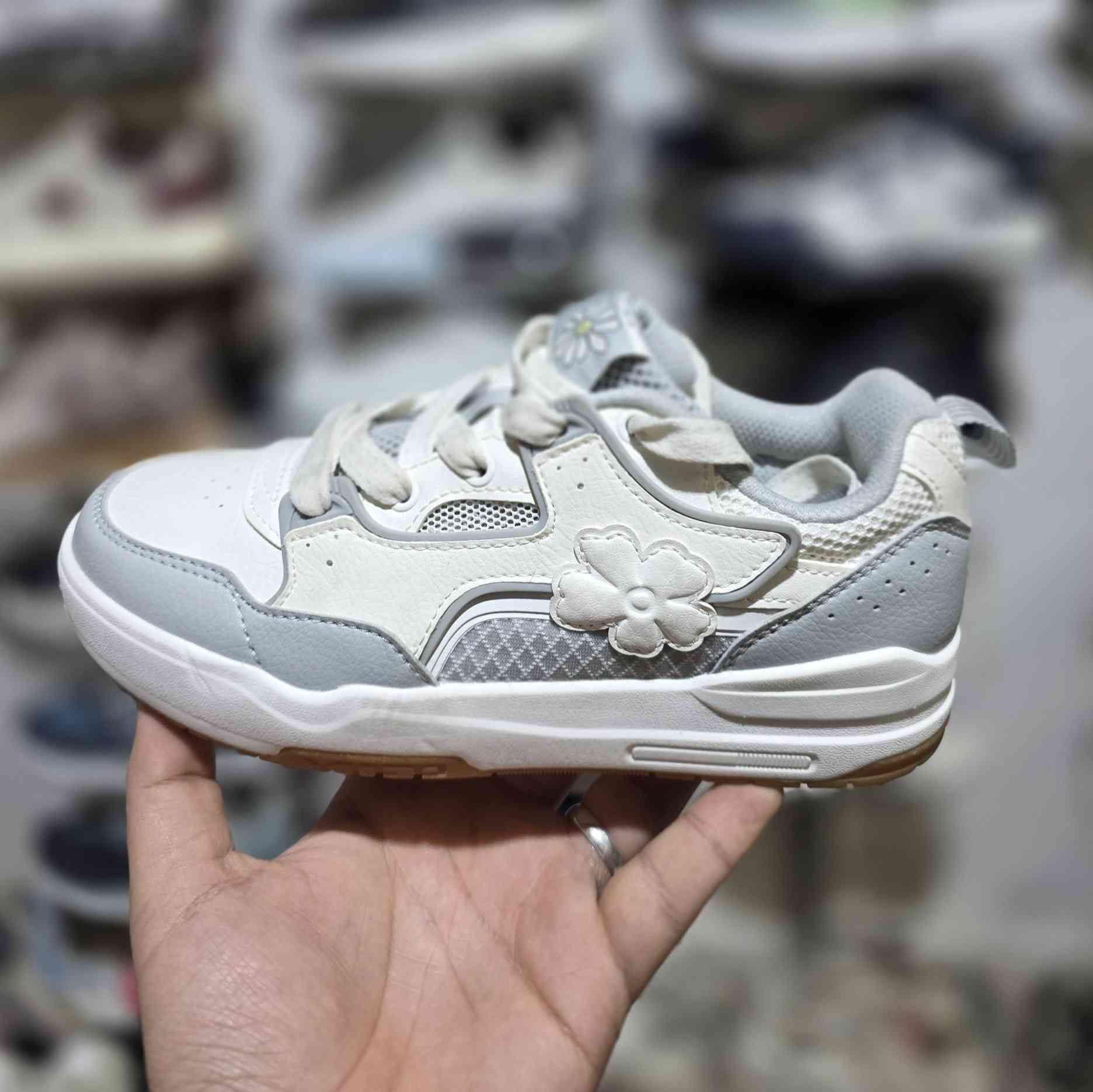 تم وصول وجبة احذيه  اصلي  ( ماركات  )
جديد وليس باله 
#احذية_شبابي 
قياسات من 35_ 40 
قرية السندية قرب (مدرسة الاضواء)

استفسار مراسلة الصفحة
#يوجد_توصيل_لجميع_محافظات


**إذا كنت صاحب هذا الإعلان وتريد حذفه لأي سبب، رجاءا أرسل رسالة إلى الدعم الفني**