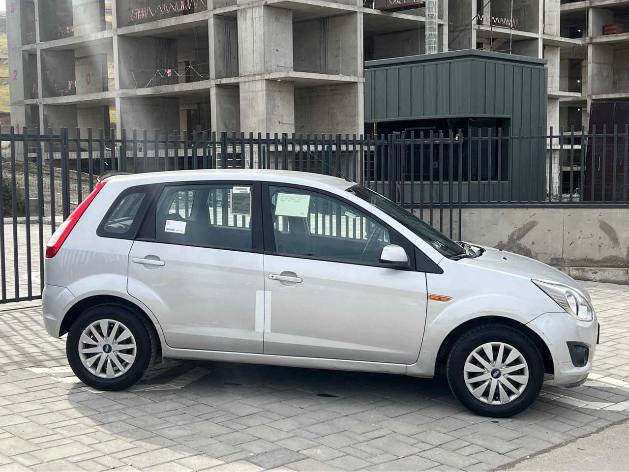 ***********  سليمانى 
٧٧ $ قوفليتى 
فورد فيگوو ٢٠١٤  شه ريكه نيفا بوياخى نيه  سه نه وي تا ٢٠٢٩ تازه يه هه زه ي تازه يه گيرو مه كينه و ته بريدو ته قه و ره قه و كاره باى به شه رت كه ميك ساردو ورده ى هه يه به سه به عام جوانه سه ياره كه ناوى لوك ماوه ته وه السليمانية, العراق
