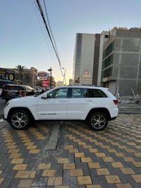 جيب لاريدو لمتد  وكالة هارلم  موديل 20 السياره بيها بارد على الي ماشر ...