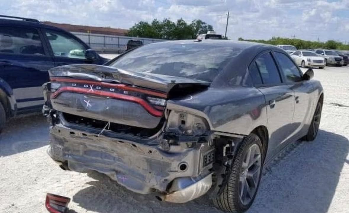 جارجر SXT 2019 وارد امريكي 6 سلندر مكينه 3600
ماشيه 79000 ميل حادثها خفيف جداً وخلفي بدون ايرباكات سليمه كلها مع ملاحظات بسيطة كلشي موضح بالصور والسونار مال مندلاوي بالتفصيل .. كير مكينه بلاديات .. تبريد ثلج . كهربائيات ولا جيك مشتغل .. تخم تاير جديد ودوشمه جلد اسود اصلي. مواصفات اعتياديه بصمه تشغيل عن بعد مانع انزلاق حساس وكامره خلفيه حساس اطارات لد نهاري وغيرها معروفه .. 
(رقم بغداد الجديد سنويه باسمي )
السعر 205 ورقه 
رقم التليفون: *********** متوفر واتساب
