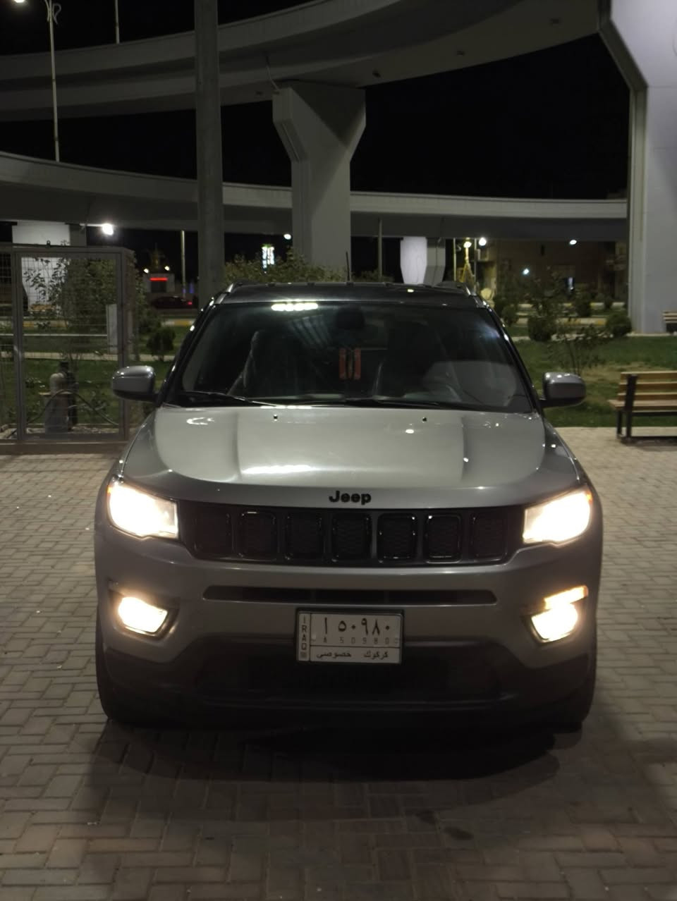 السلام عليكم . جيب كومباس 2019 فول مواصفات محرك 2400 تنفس طبيعي بانزين عادي تمشي ضرار صندوق شويه من جاملغ خلفي سيارة جاهز السعر 130 وبيها مجال شي قليل نقد فقط بدون  اقساط العنوان  صلاح الدين الاستفسار ***********
