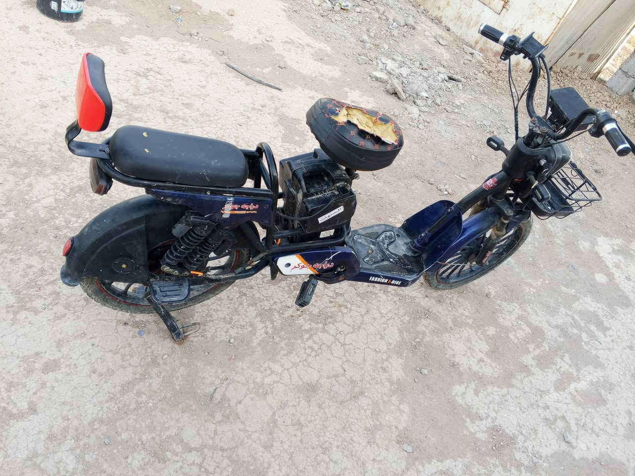 السلام عليكم ورحمة الله/باسكل شحن للبيع موديل 2023 شغال تخم تاير بطاريات تخم جديد العدد 4السعر 175الف وبي مجال قليل مكاني ديالى الاتصال ع الرقم/***********
