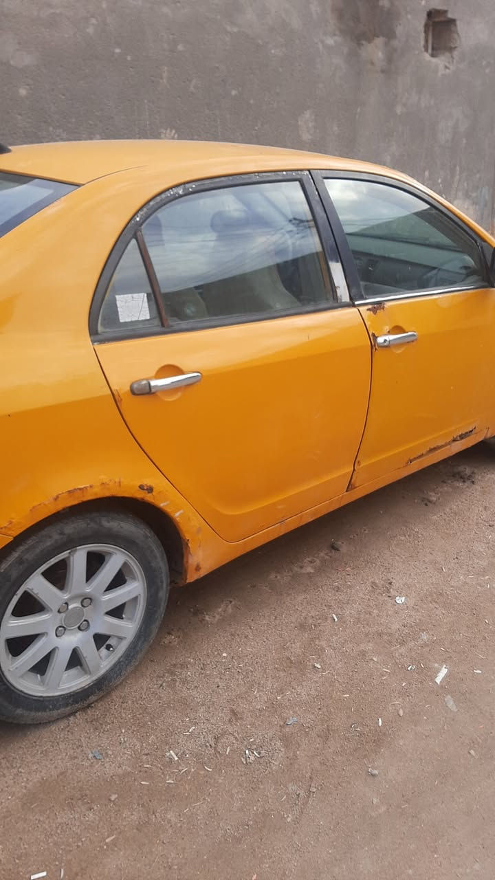 سيارة جيلي مبل 2013 أبيعه كوم حديد بيهة عطل ما عرفة السعر 15  ورقة رقم الواتساب ***********

