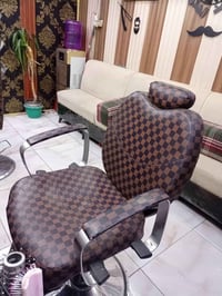 كراسي عدد 2 مع ميوزه عدد 2 مع ميز وسطي سعر الكرسي الواحد 80 . سعر المي...