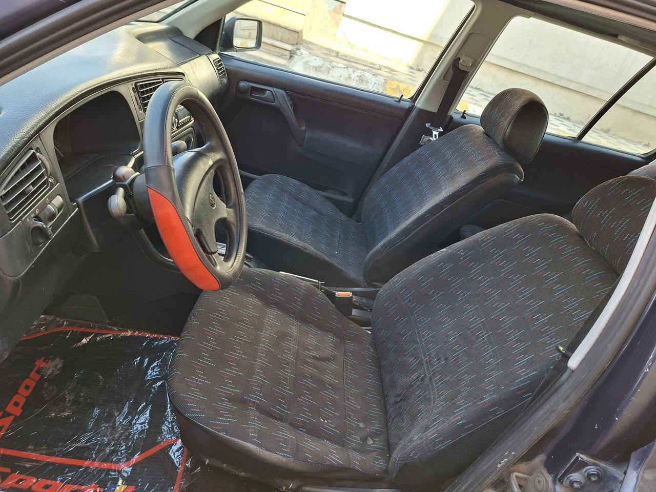 كولف 93مكينه 1800 كير اوتماتيك اسلايت وارد يابان
(السعر 53) مجال  بسيط ***********
العنوان بغداد الجديده سنويه لغايه 2030
مكينه كير شرط الفحص
تبريد ثلج 
حداديه امامي خلفي خيرمن الله 
كهربائيات كلشي شغال 
بدون ضربه صبغ عام 
تري حلو اوناعمه بلمشي
