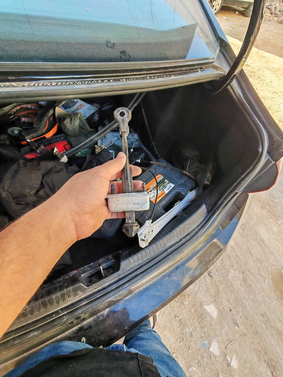 السلام عليكم حبايب ادوات ماليبو وكلهن حديثات  بس اكو المرايه من جوه مكسوره ومال الجامه بي كسر شويه ابو المصلحه يعرفلهن اني مو يمي السالفه اذا اكو احد يستفاد منهن  شكد سعرهن بل سوك اني جوه السوك بهواي
الاستفسار 
***********
***********
