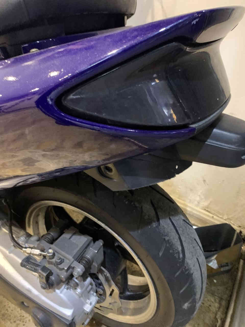 البيع. سعر 2250 

دراجه كامله. اي نقص ما بيه  كامله دامه. عليه. نوزلات فيت بم. بكلات. تايرات كله. جديد. 

دراجه. مفتوح بيه. بس. كور مبدل كازكيت.  حماوه. ثابته. ربع. بيه. دراجه. ستيرن. رياضي.  صالنصه. مال 2017. العنوان. بغداد حي العامل. ***********
