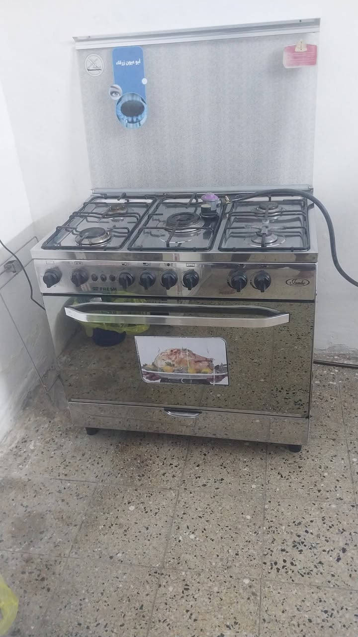 طباخ سبوع مشتغل للبيع مكاني دوره سعره ٣٠٠ الف ***********
