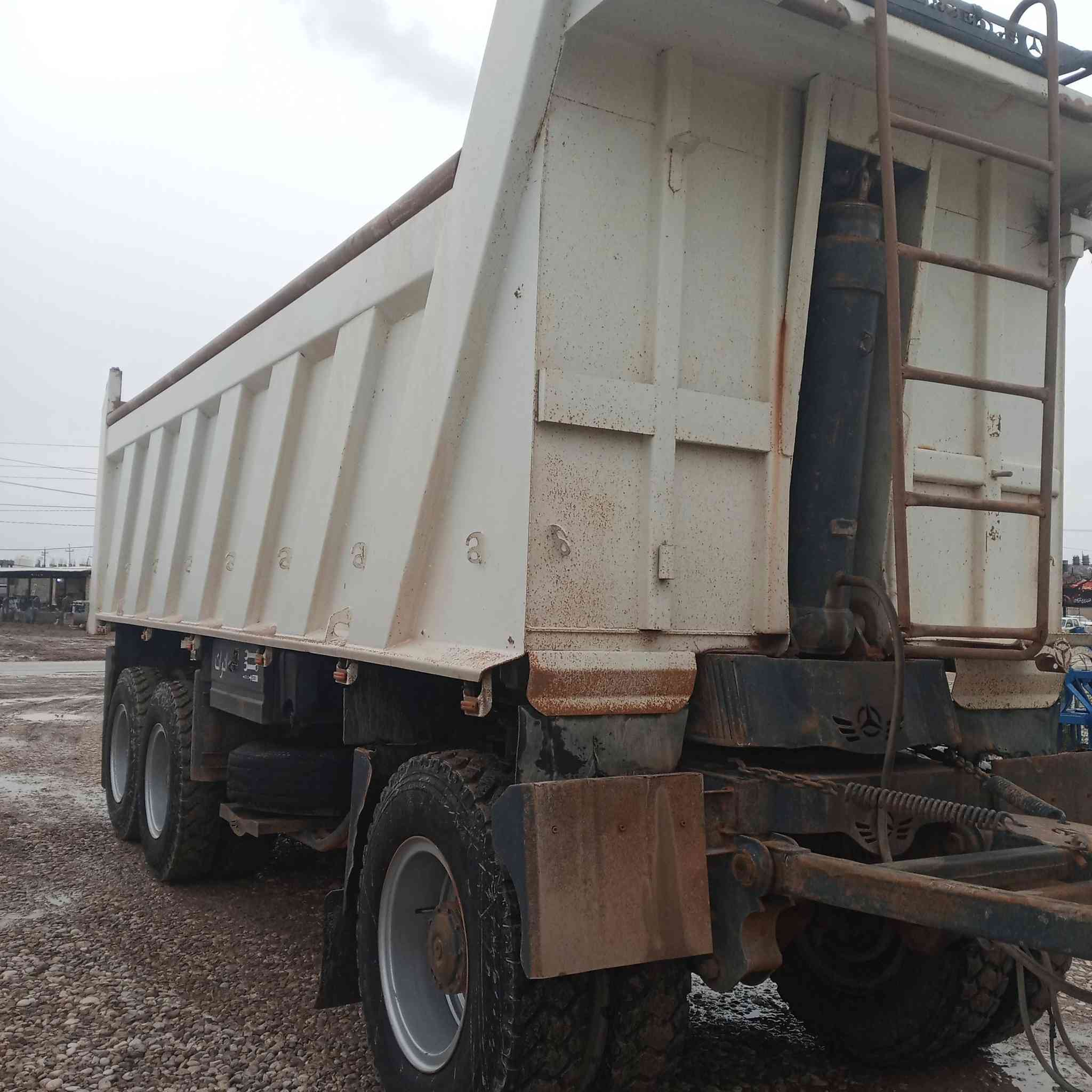 للبيع مقطوره قلاب حديد وكراني تخم تاير عنوان واسط الزبيدية ***********,,***********
