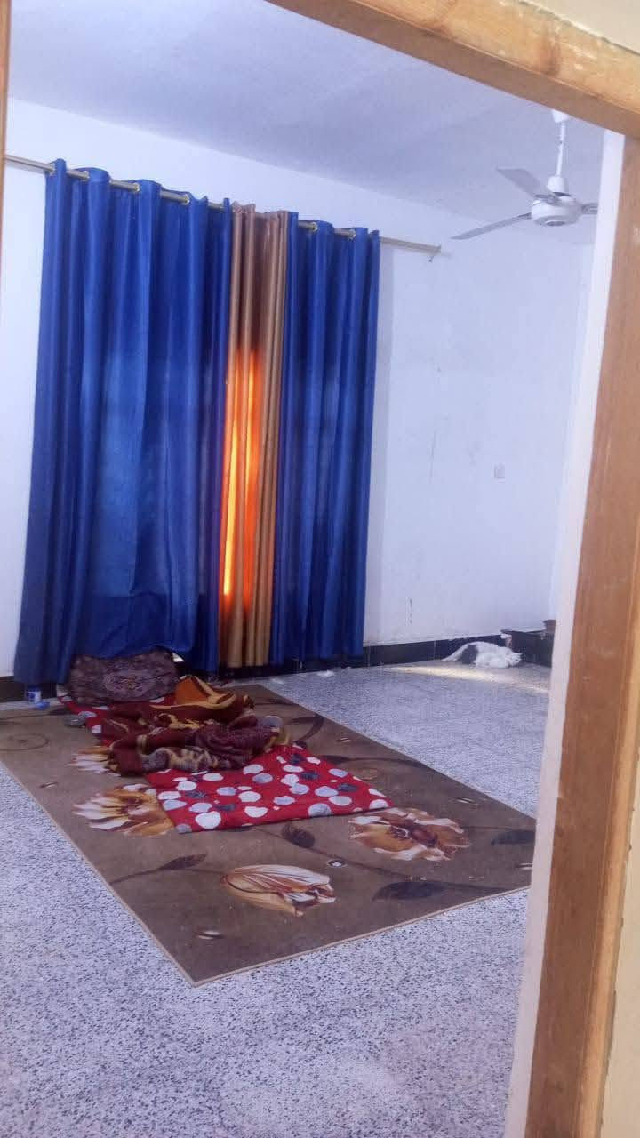 السلام عليكم بيت زراعي اللبيع بالدفاس قرب أسَاله الماي متكون من غرفتين وصاله جبيره ومطبخ حار وبارد وديوانيه وصحيات خارج البيت وداخل البيت وحديقه سعر 65 الاستفسار على الرقم/***********

