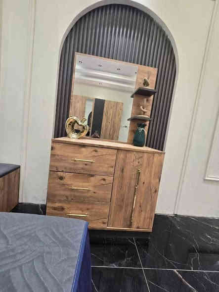 سلام عليكم غرفه جديده تركي 7 قطع اخذناه ب7500 ونبيعه بسعر 700 فقط (ملاحظه الغرفه مامستخدمه ابد  الله شاهد مجرد شديناه وفتحناهه لان طلعت اصغر من غرفتنه واخذنه غيرهه)
للحجز مراسله ع هذه الرقم ‏‪+964 780 848 1059‬‏
محافظة النجف الاشرف @إشارة
