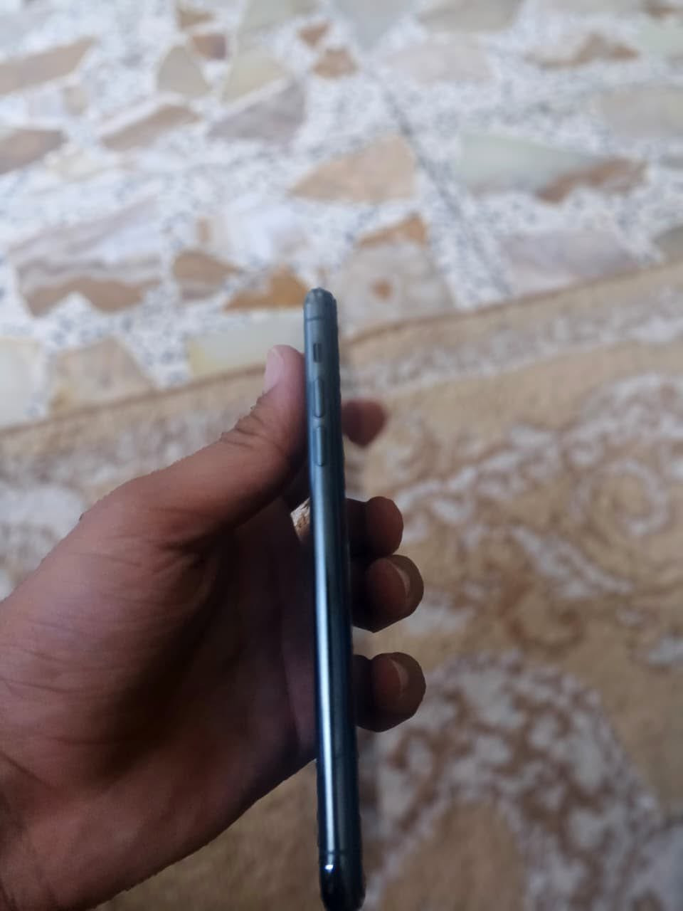 ايفون 11برو ماكس جهاز نضيف بشكل. شرق اوصط بطاريه 73 ومبدله شاشه 3 خيارات وبصمه الوجه واكفه سعره 300 وبي مجال رقم الهاتف *********** مكان بغداد الحسينيه
