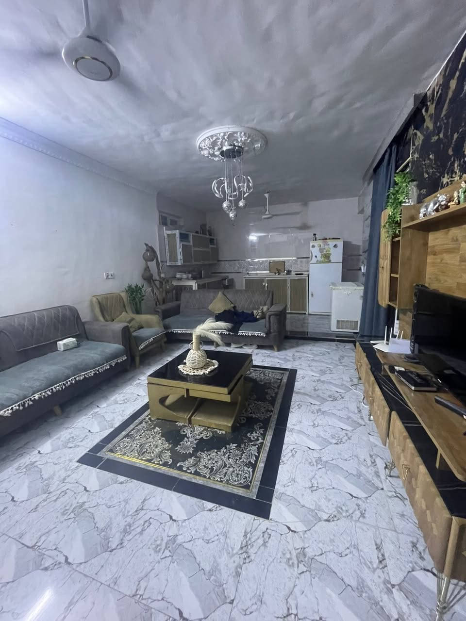 السلام عليكم بيت للايجار بشهداء ابو دشير بناء حديث وبيت ركن مقابيل المنتزهه للاستفسار ***********
