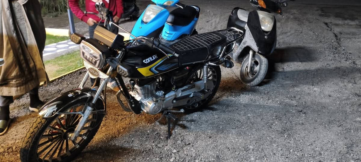 سلام عليكم سونك للبيع موديل 24 محرك 200ccم✨تشغيل عن بعد بصمه 🫆كفوله دراجة ماشيه 3600km..السعر 750وبيه مجال الطيبين للاتصال.. ***********
