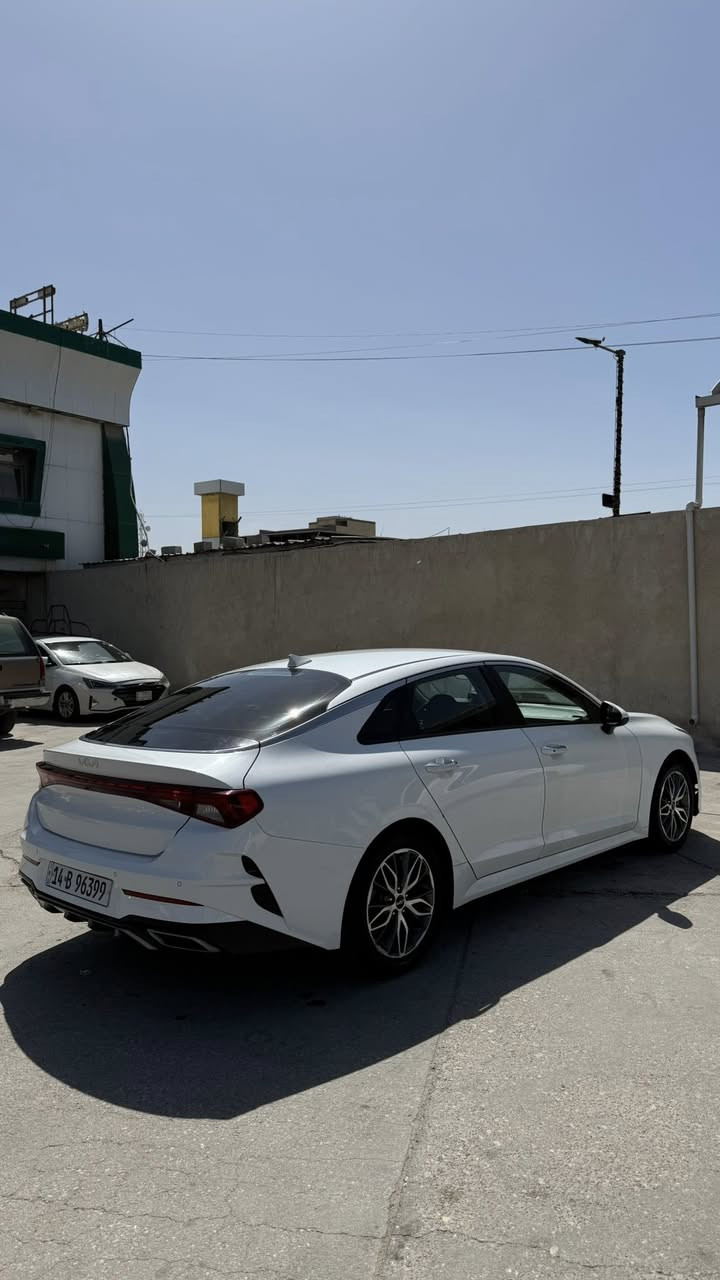 السلام عليكم للبيع كيا كي فايف 2022 وارد كوري رقم بصره تحويل ثاني يوم سنويه 2029 سياره جديده بمعنه الكلمه ماشيه 90 ألف كيلو متر مكينه 2000 خط واحد بلاد بانزين سياره بيها 3 قطع صبغ (الوارد كوري ما ينكفل من الصبغ) وبيها دحجه خفيفه بالجاملع الأمامي لايت لد بلادي ولد نهاري شاشه كاربلاي وكامره خلفيه دواره كشنات جلد تدفئه ستيرن تدفئه شفتات بالستيرن تبريد لمس تحديد مسار انضمه قياده سايد بريك بصمه اوتو ستوب اوتو هولد بصمه تشغيل عن بعد نقط عمياء رادارات توقف ذاتي السياره بيها مواصفات خير من الله ما ينعدن مكينه وكير شرط الفحص تبريد ثلج حداديه 100% كهربائيات كلها كامله السياره بالجيس شرط السعر 168 وبيها مجال قليل وهذا رقمي *********** مكاني البصره
