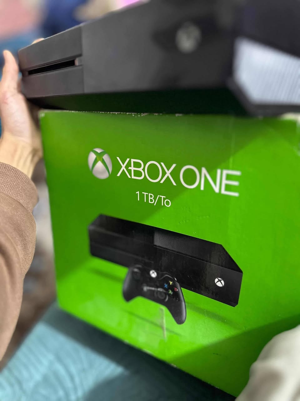 اكس بوكس وان نضيف برغي مامفتوح بيه اوملحقاته كامله 
ويه كيم باس 2 شهرين 
للاستفسار خاص


**إذا كنت صاحب هذا الإعلان وتريد حذفه لأي سبب، رجاءا أرسل رسالة إلى الدعم الفني**